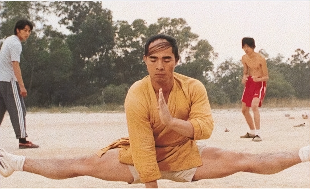 少林足球周星驰黄一飞砸啤酒,少林足球周星驰和黄一飞花絮