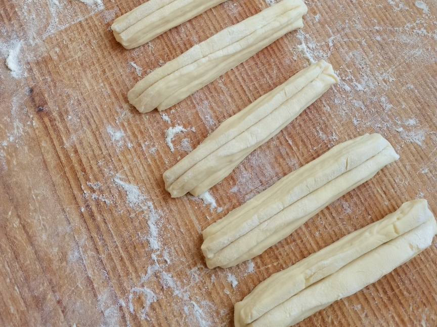 外面炸的油条为什么蓬松酥脆,炸油条怎么和面才能酥脆好吃