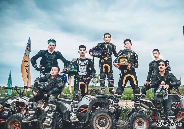 13岁，顶级Alpha，阿姨们都在等他出道