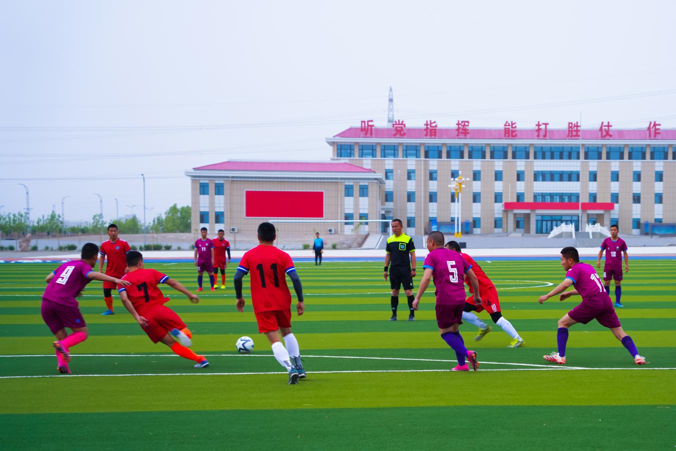 奔跑吧战士,绿茵场上尽情奔跑感受比赛的快乐