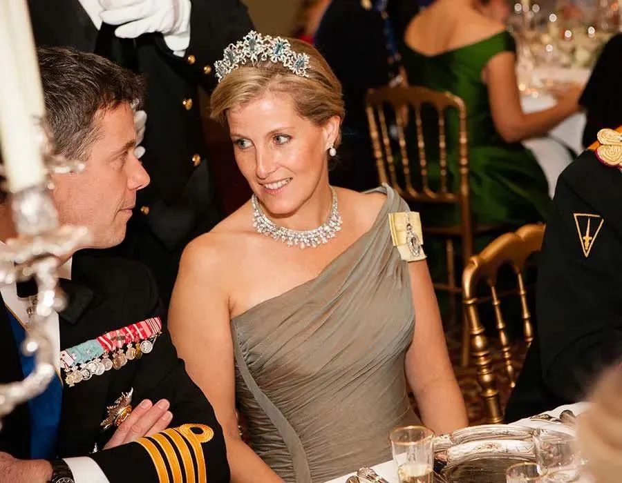 圣玛利亚蓝寓意,圣灵蓝与圣玛利亚蓝的区别