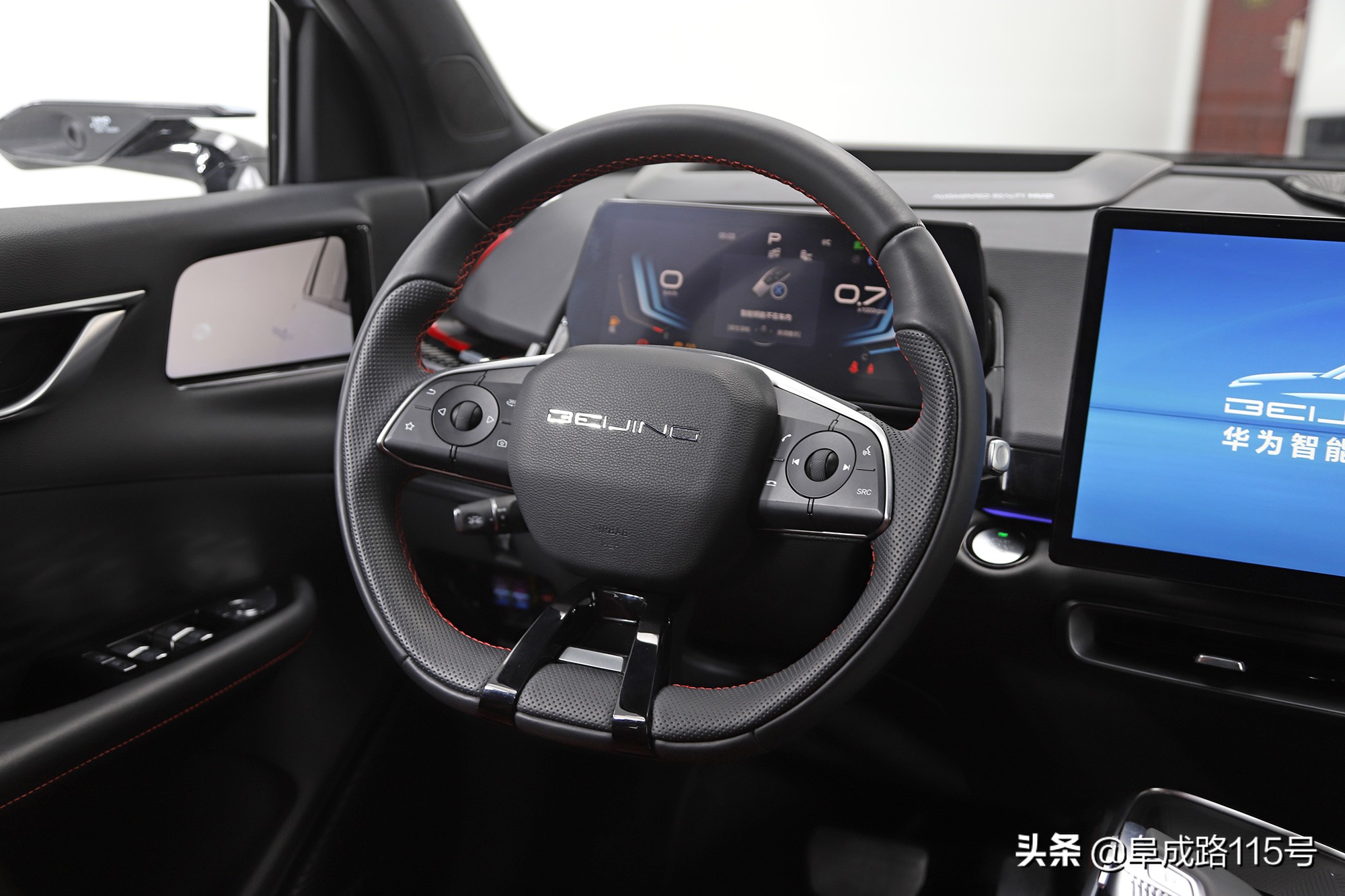 电子后视镜、鸿蒙OS车机这台叫魔方的北京特产有秘密