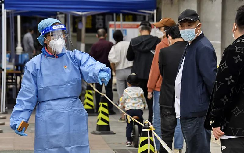 *党**的十九大以来以习*平近**同志为核心的*党**中央贯彻执行中央八项规定、推进作风建设综述