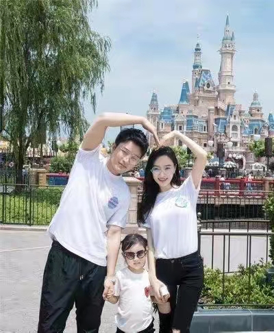 李小璐被曝绯闻,与李小璐形影不离