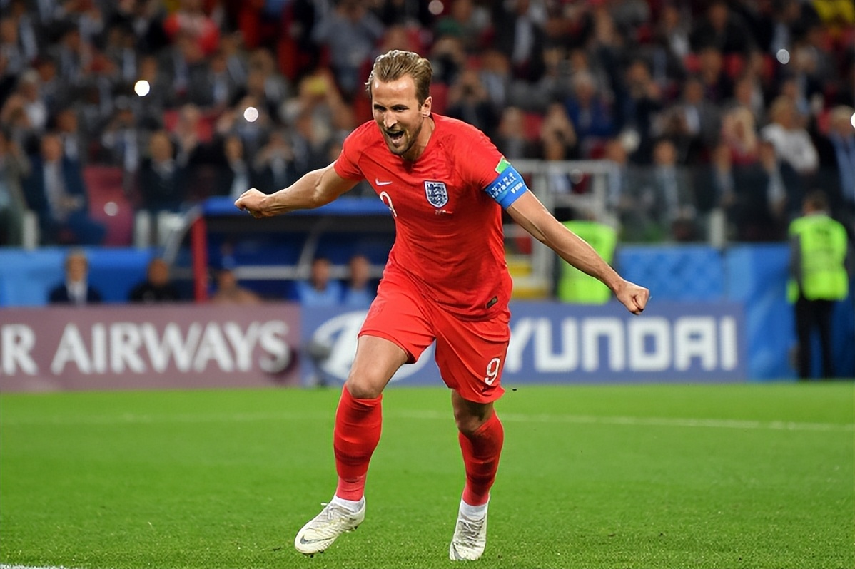 当今足坛十大顶级巨星,当今足坛十大足球巨星