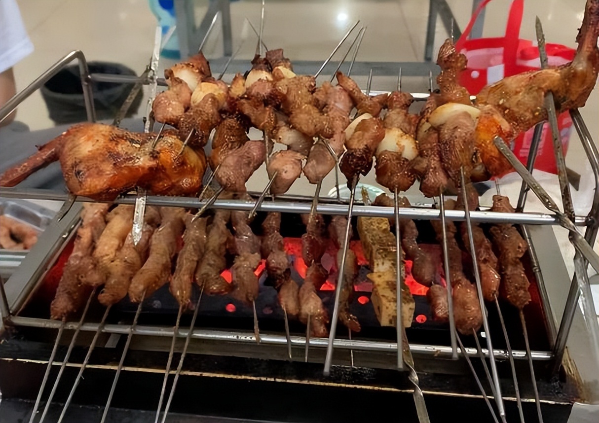 上海公司组织团建，直接安排去淄博吃烧烤，结账时感叹：太实惠了