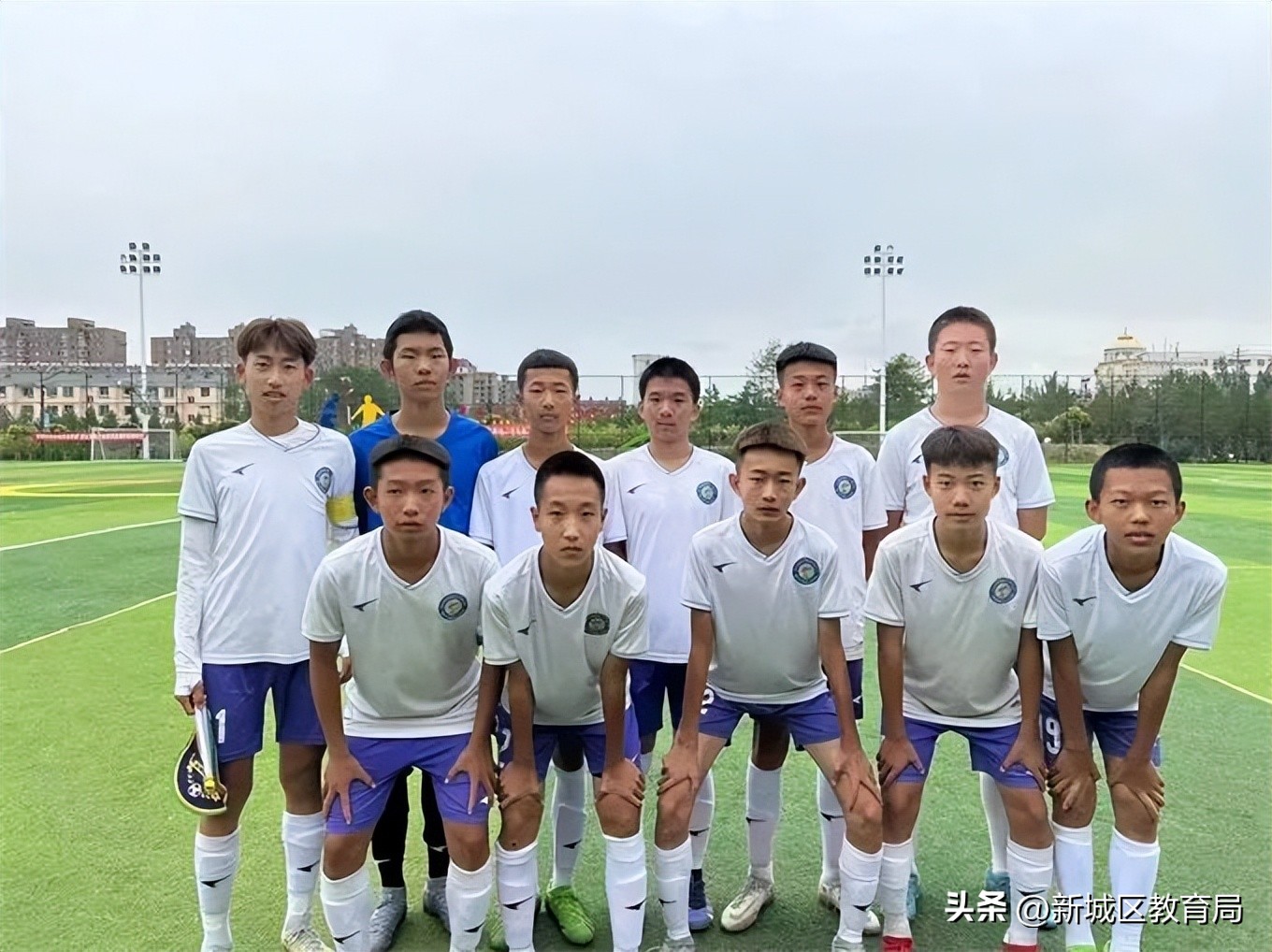 呼和浩特校园足球联赛开赛,风雨无阻足球比赛