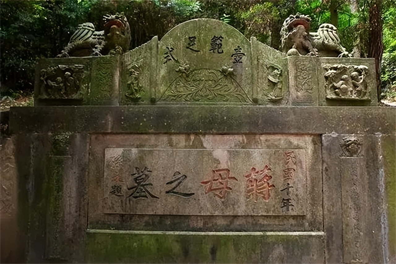 蒋介石的“龙脉”情节，风水先生预言成真，蒋母墓有这么神？