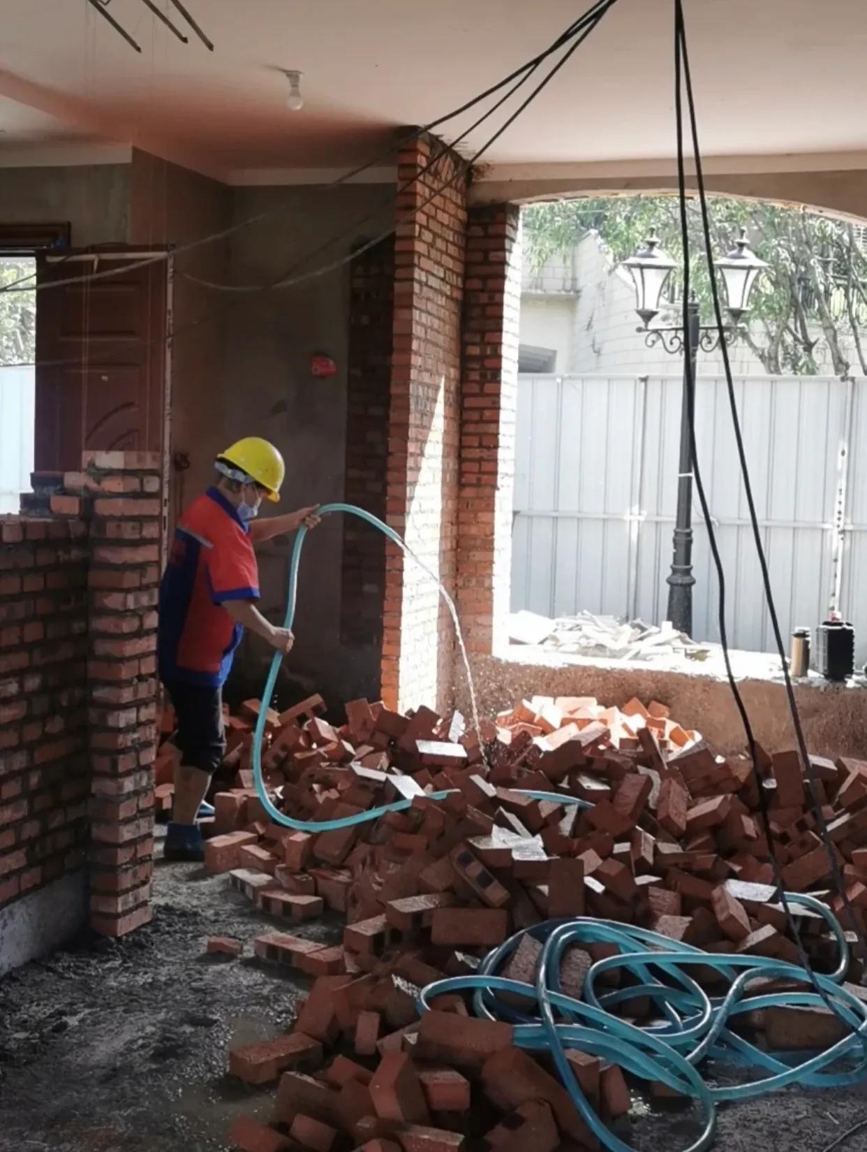 砖砌墙和轻钢龙骨隔墙的优劣对比,轻钢龙骨墙和砖砌墙哪个好