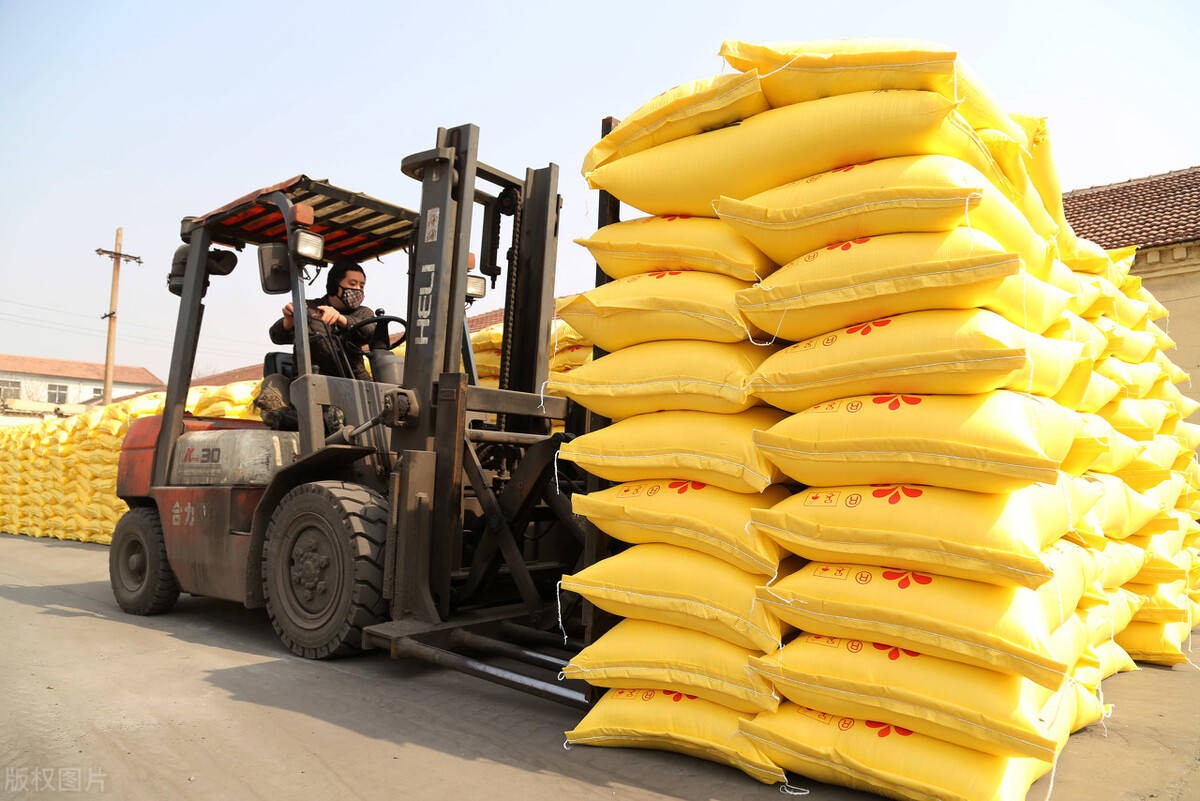 乌克兰遭背后“捅刀”：美国偷偷用卢布结算，北约劝乌割地求和