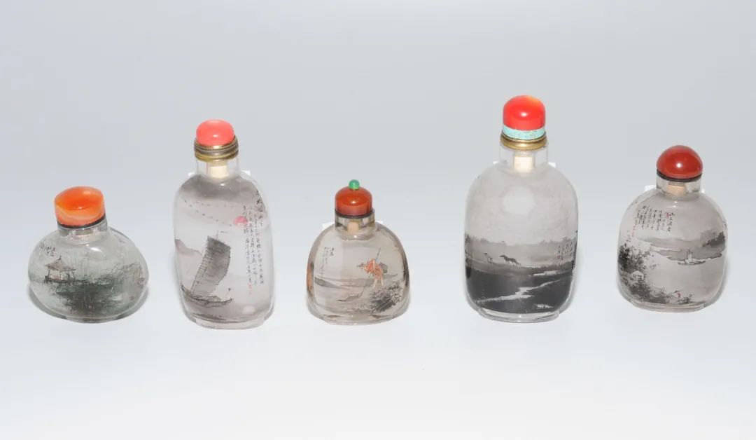 “只手可握”的小小鼻烟壶，凭什么撑起“百万级”市场？