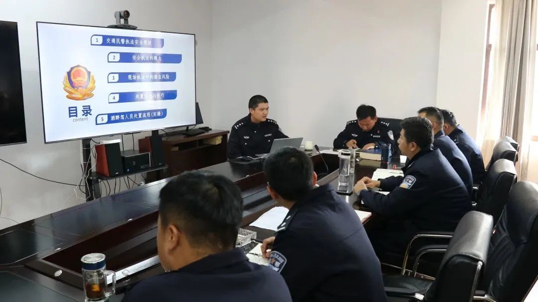 楚雄交警：人勤春来早春训正当时