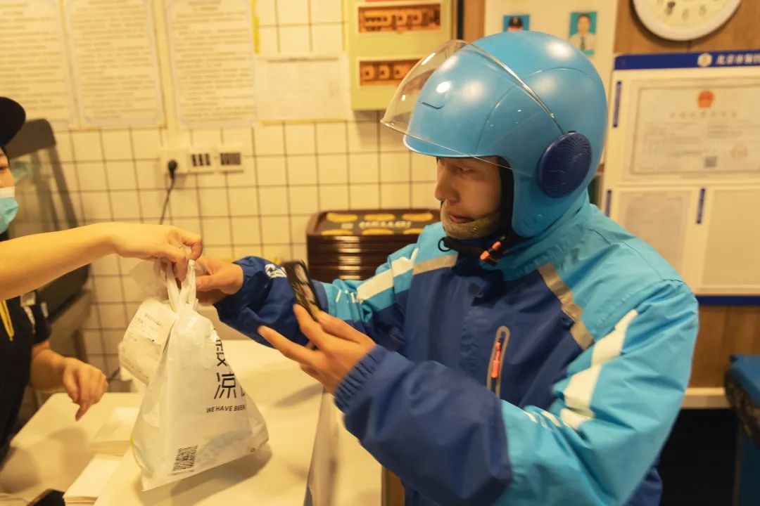 自从成了外卖小哥，我把30多年的“对不起”都补上了