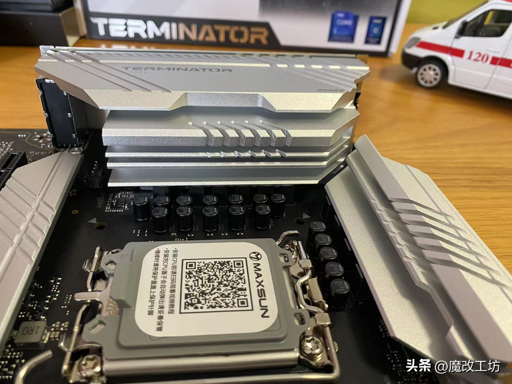 699元丐帮帮主760终结者主板本质跟七彩虹影驰无异！温度瞬间破百