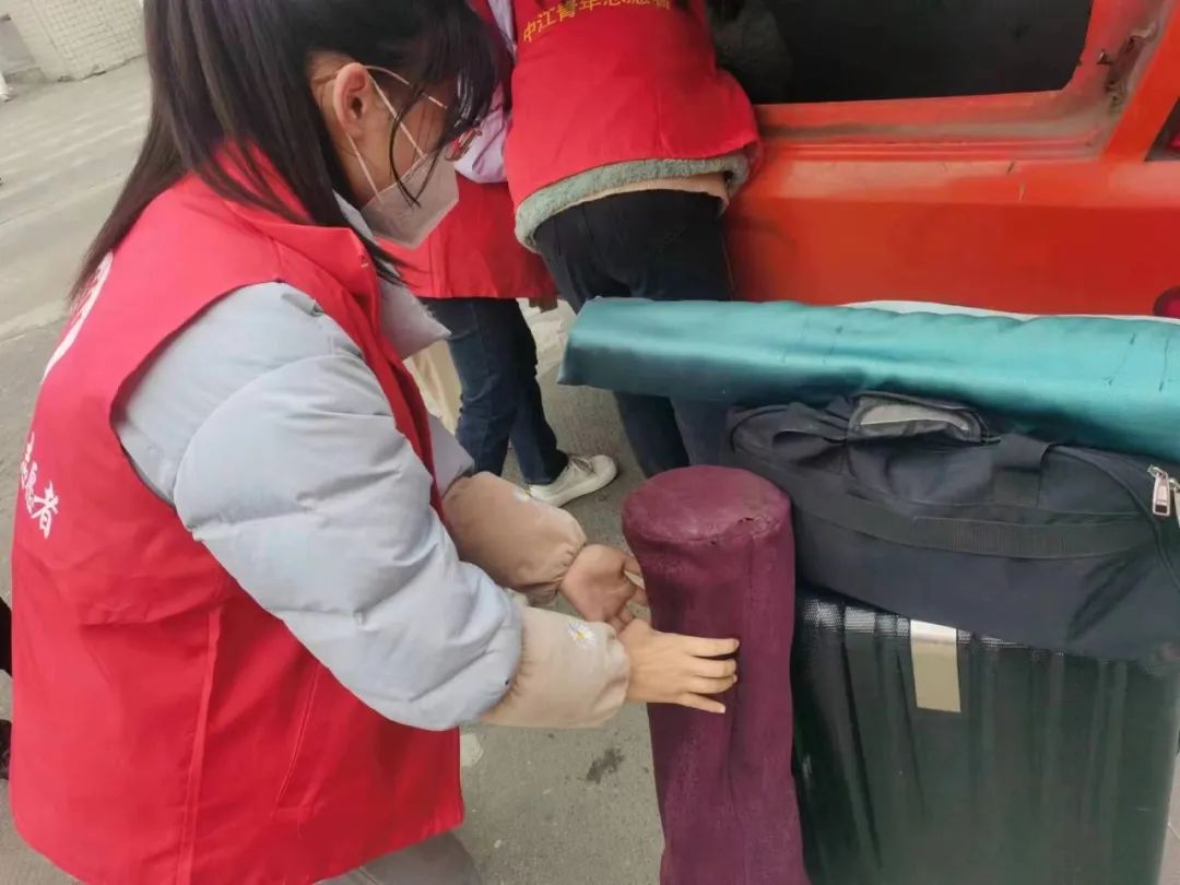 青春志愿爱在旅途春运志愿者活动,青年志愿者开展春运志愿活动