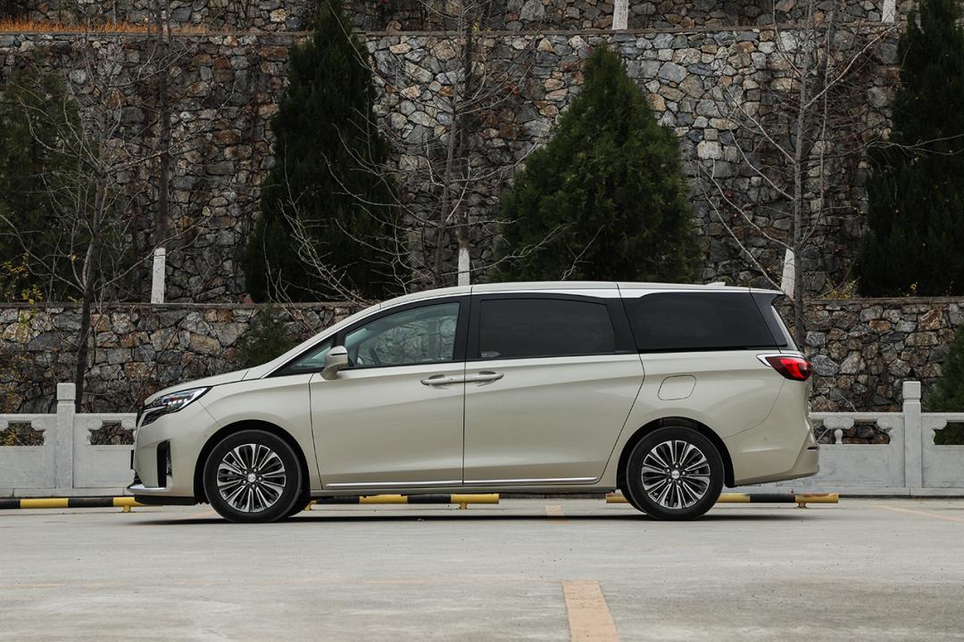 gl8不输气场,23款别克gl8实车感受