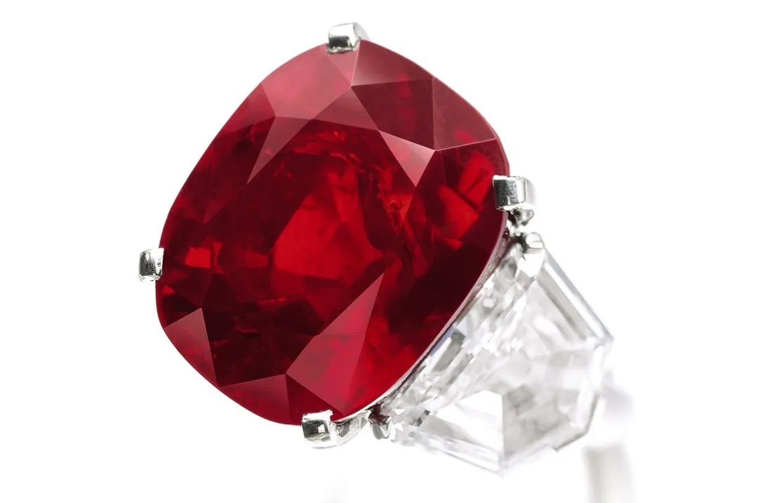见证你投资眼光的时候到啦!王室最爱,拍卖必争的“宝石之王”你入手了吗?