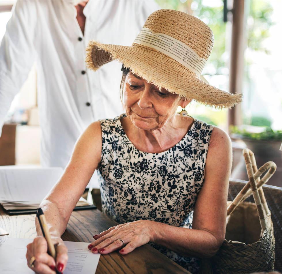 男女住酒店登记查房怎么办,男女不是夫妻同住一间旅店违法吗