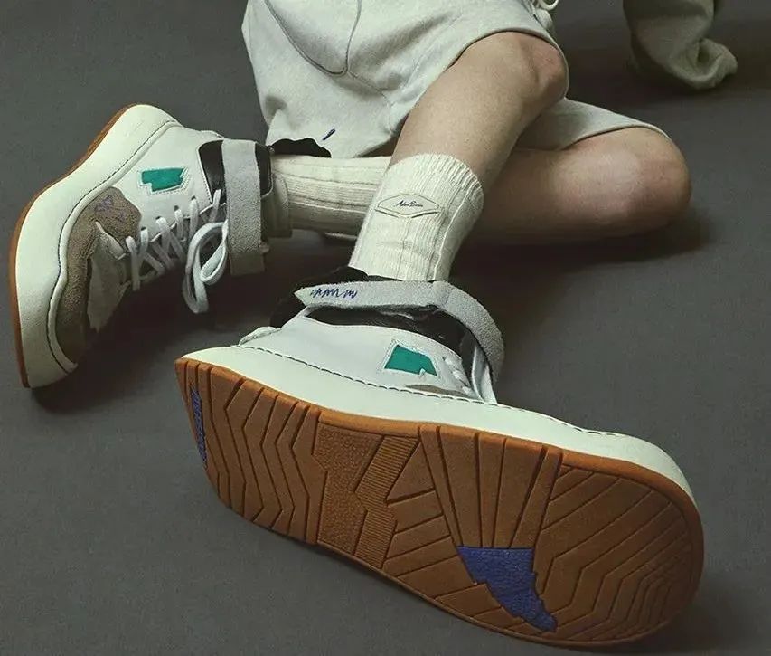 安踏官宣签约欧文李宁,曝欧文将签约安踏照片