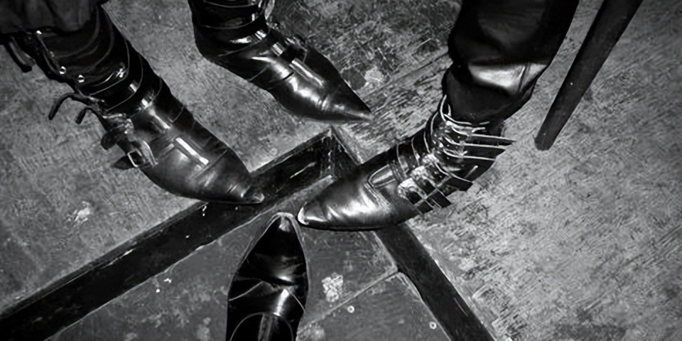 欧洲人为什么喜欢鞋子呢,为什么欧洲人喜欢长筒袜