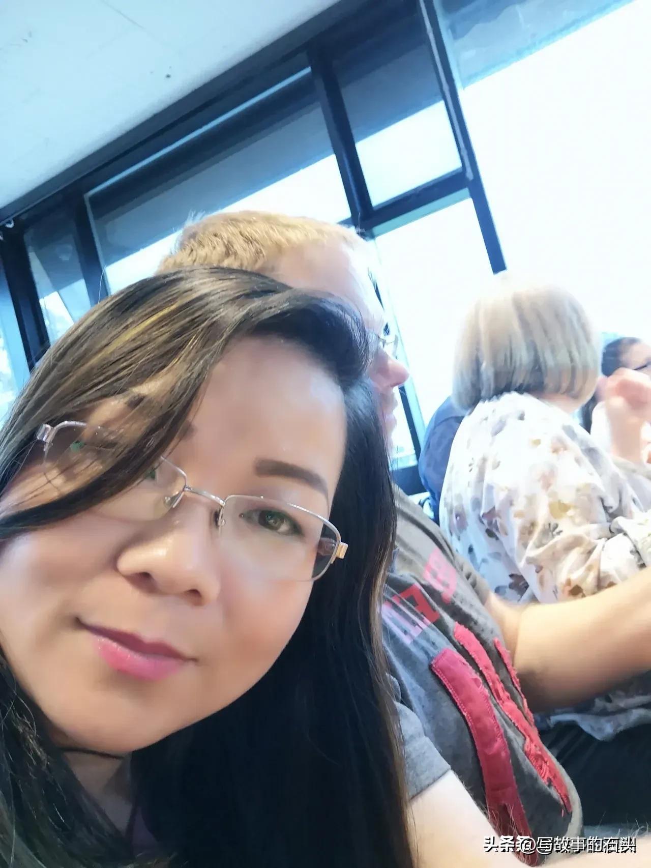 80后湖南女子远嫁澳洲,生两个混血儿,发现澳洲摆地摊一天挣4000