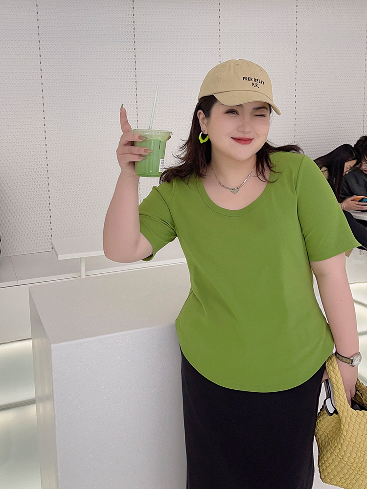 四十多岁人比较微胖穿流行女装,今年最流行的衣服女装30-40岁微胖