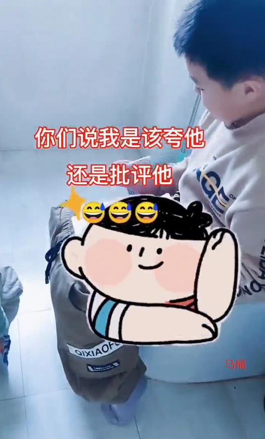 郑州一小学生在马桶上写作业，大腿上写满算式，网友：省事又省纸