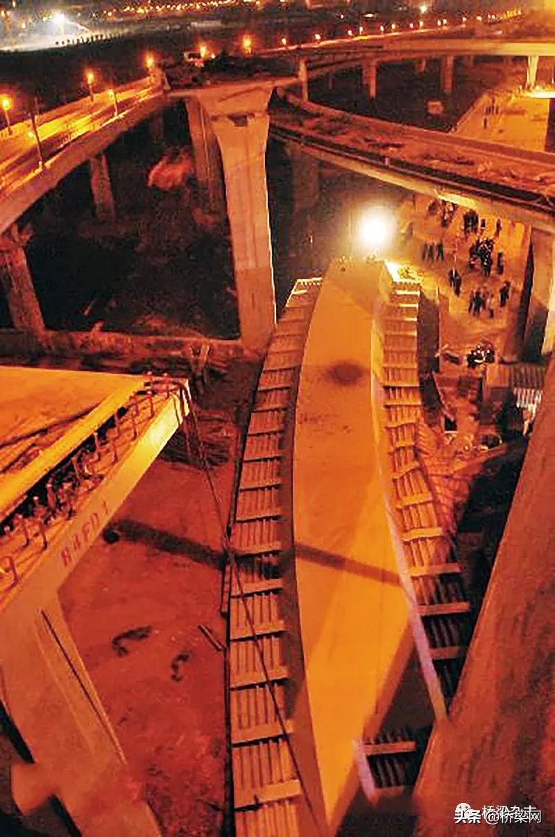 有关独柱墩倾覆问题的再思考