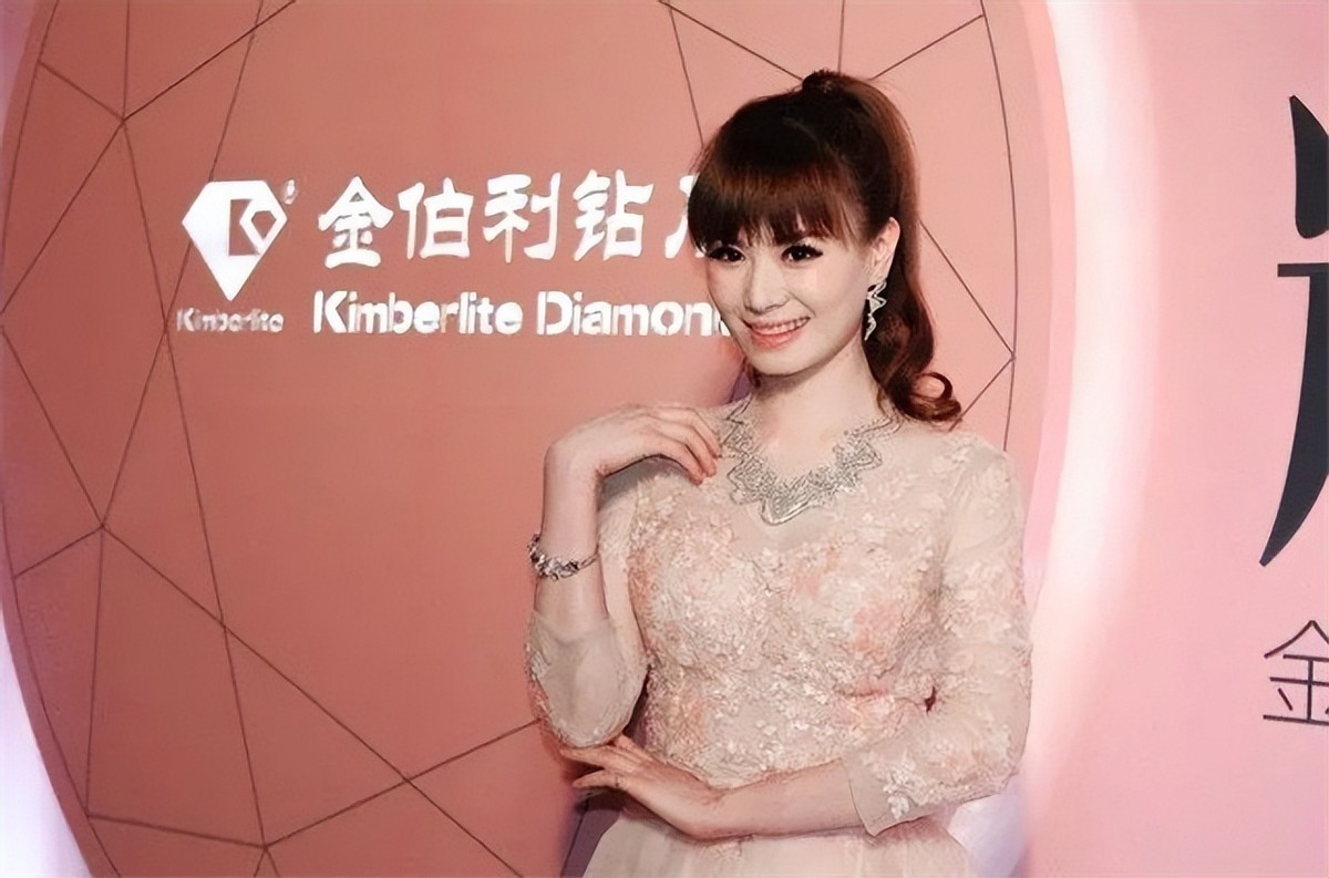 东方卫视万蒂妮,东方卫视主持人万蒂妮