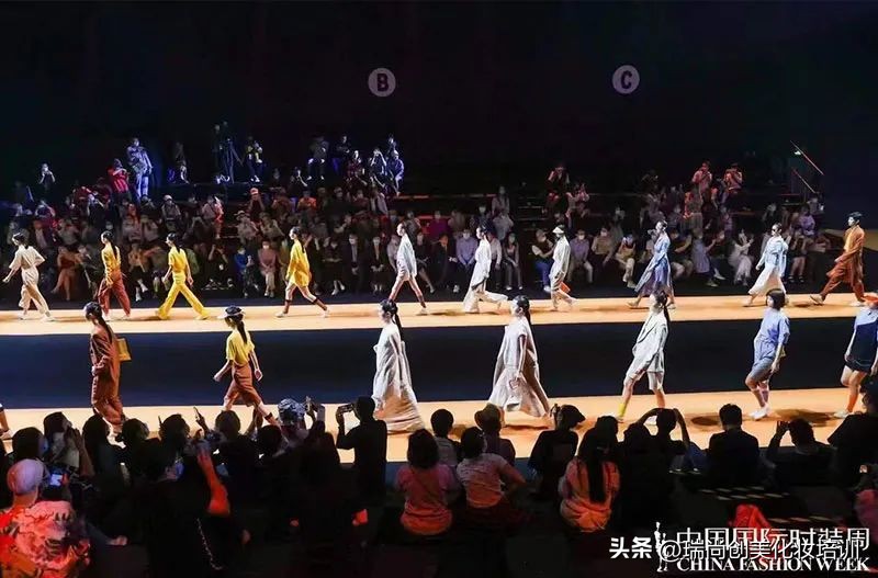 学化妆有前途嘛,学化妆能带来哪些价值