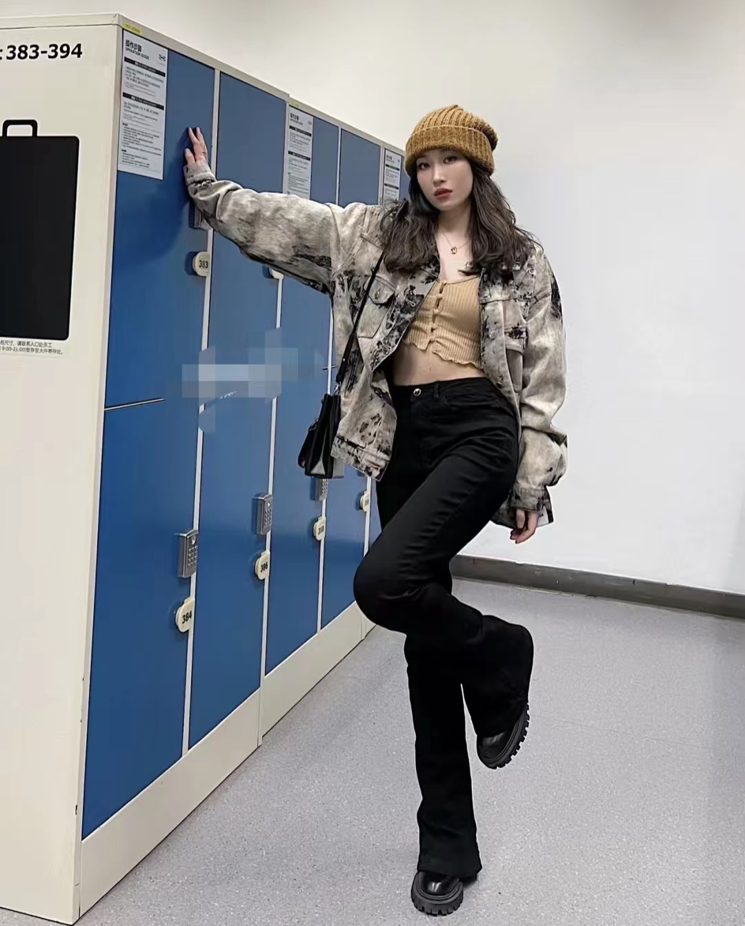 牛仔外套怎么穿搭才好看,牛仔外套的穿搭技巧和方法