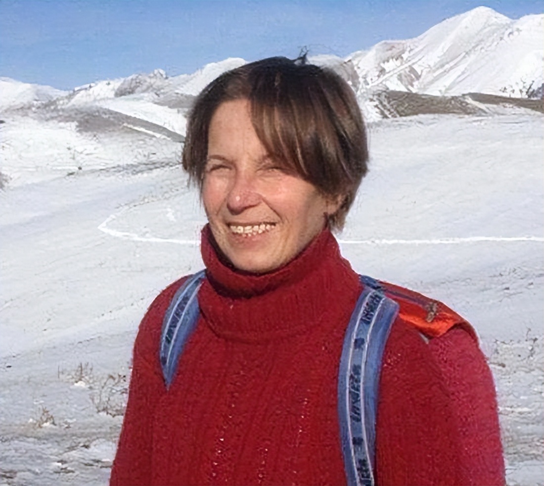 女子洞穴生活数百天回归,女子70米洞穴生活500天