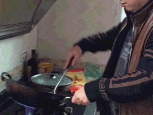 女朋友说她不能穿比较紧的衣服，我瞬间就懂了，效果原来是这样的