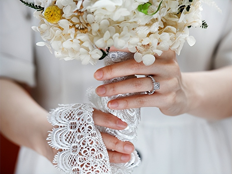 定制钻戒比柜台便宜吗,定制钻戒为什么便宜