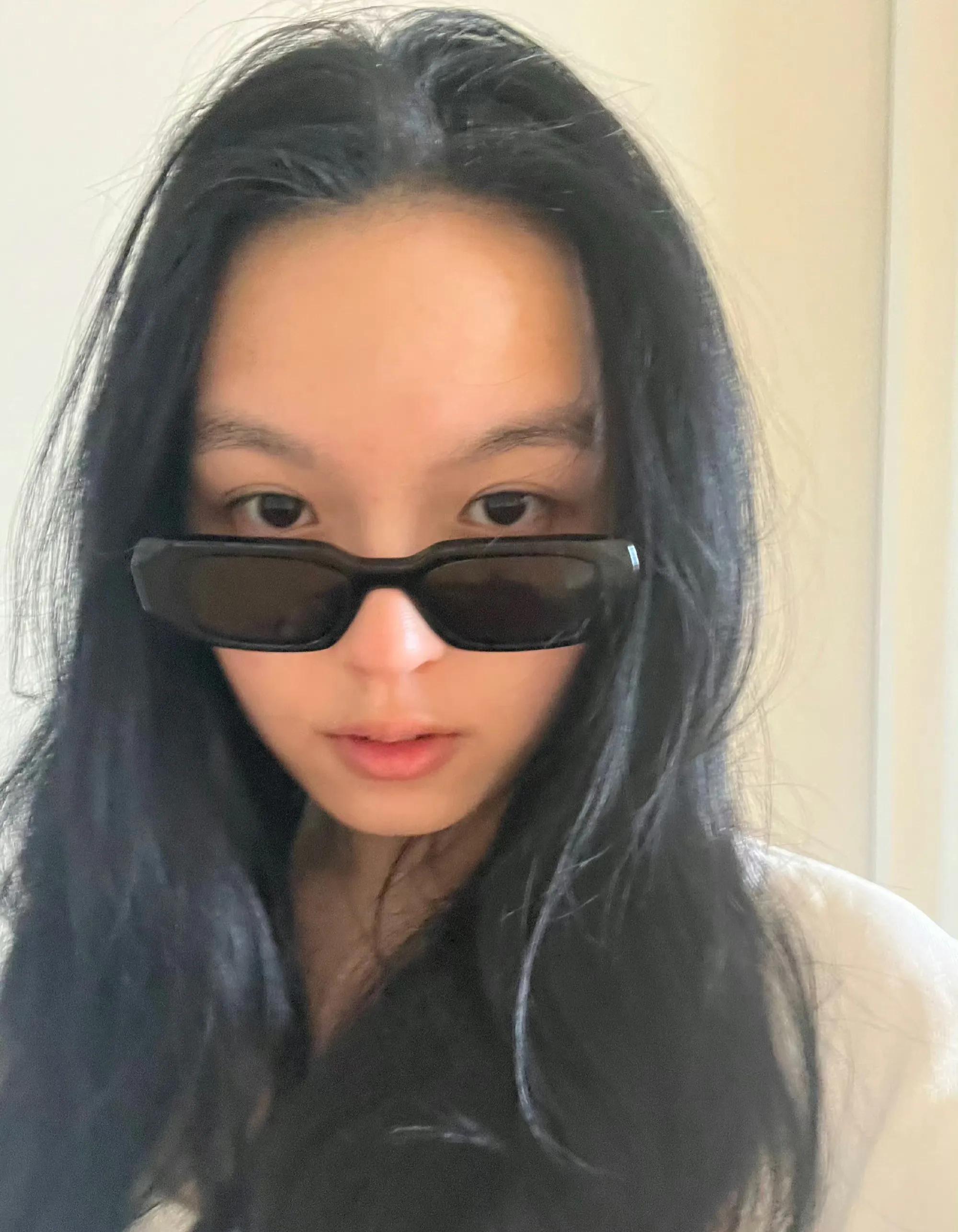 哈文多年后再回国晒照感叹回家好,哈文回国后感动视频