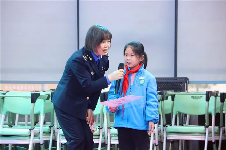 垃圾分类让我们的校园更多彩,垃圾分类童心同行