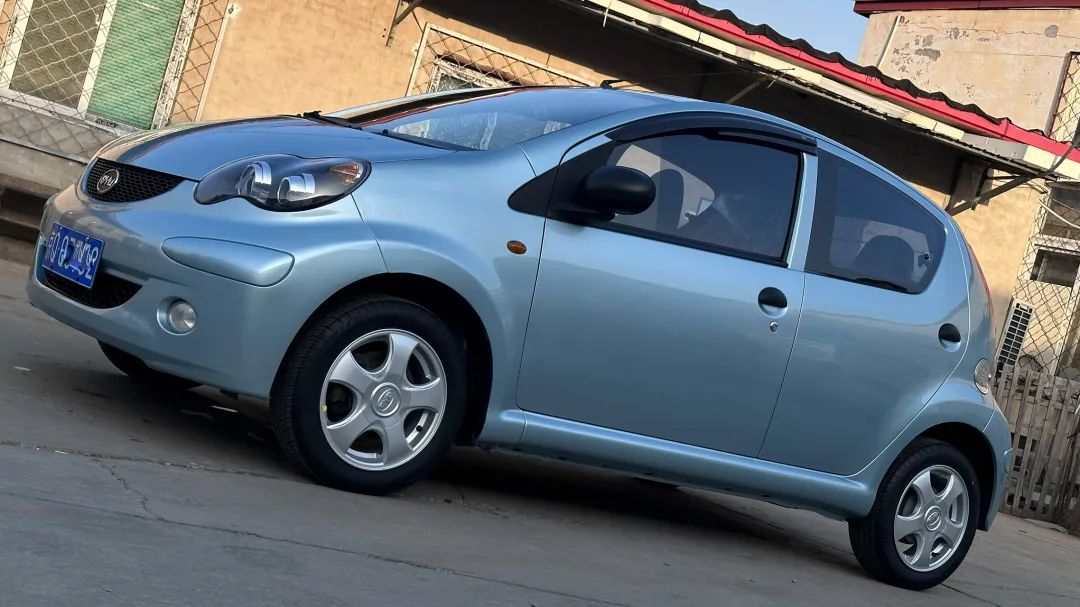 2010款比亚迪f0翻新案例,比亚迪f0全车翻新喷漆多少钱