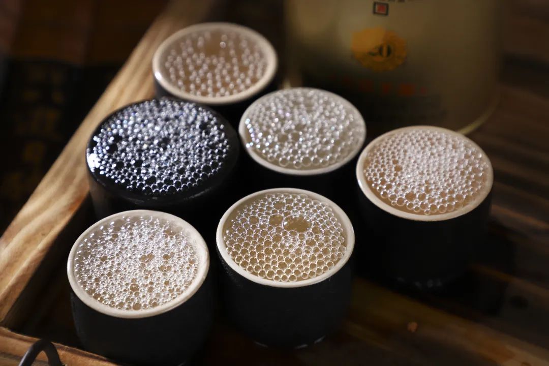 酒后口干是假酒吗,为什么酒后嘴干口渴