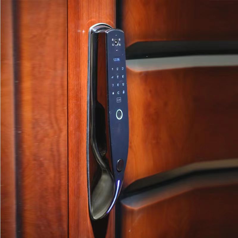 智能锁锁不住外面可以直接打开,被智能密码锁锁在家里怎么办