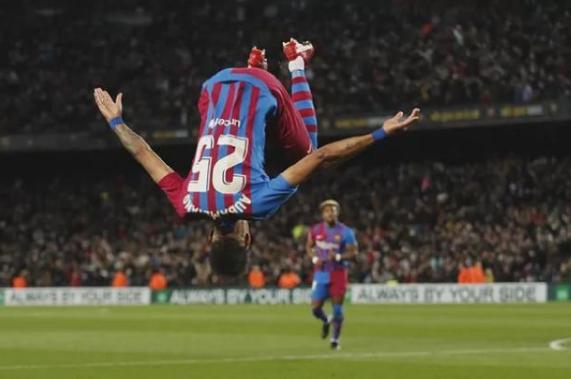 巴萨4比0胜利,巴萨16场不败重燃希望