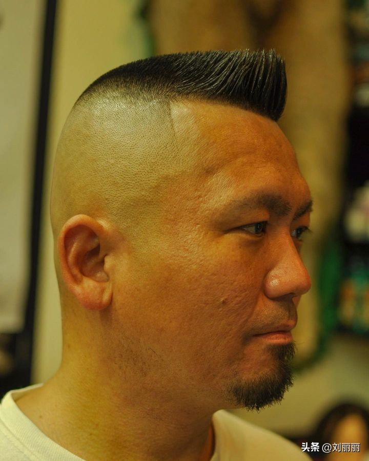 周围铲青男士发型,两边铲短发型男学生