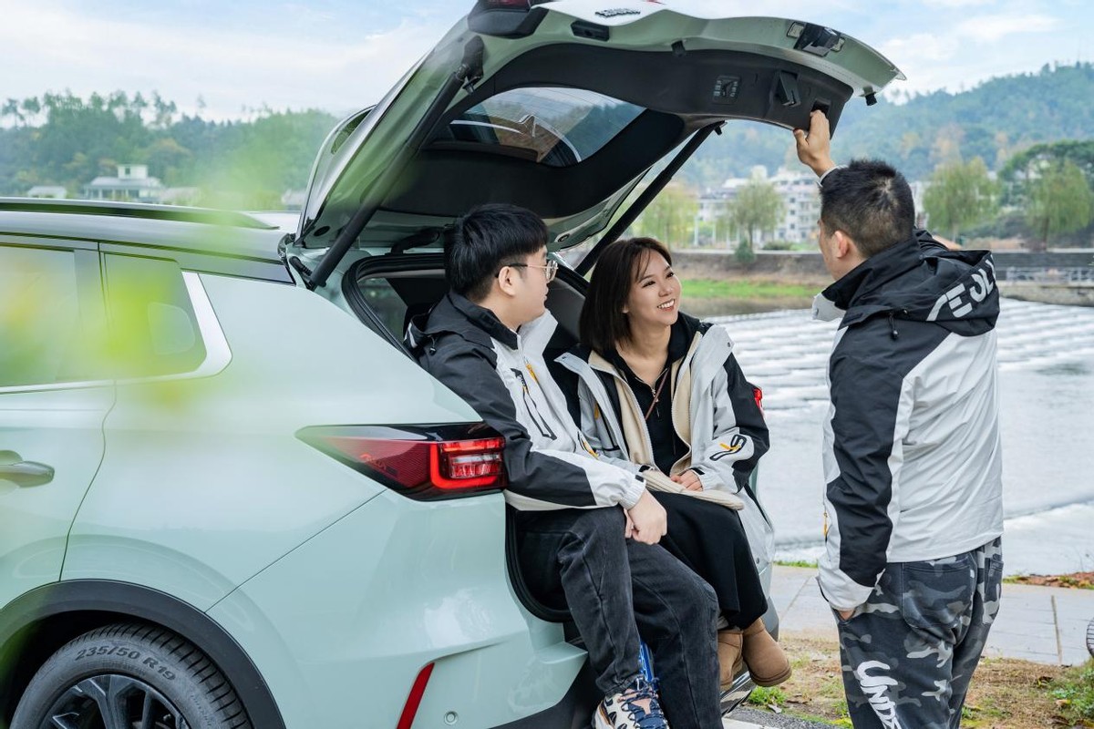 璇楁搸涓囬噷鐨撴瀬涓浗,璇楁搸