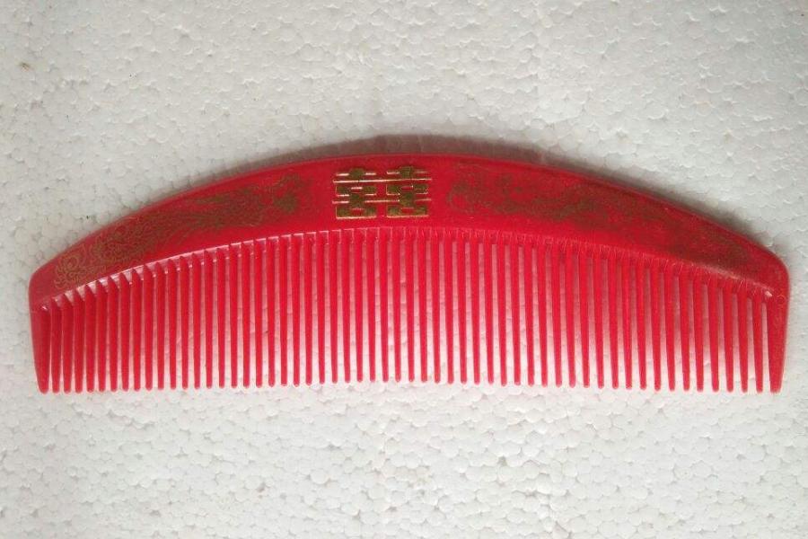 七八十年代供销社里的打酱油、雪花膏、搪瓷缸子，全是当年的味道