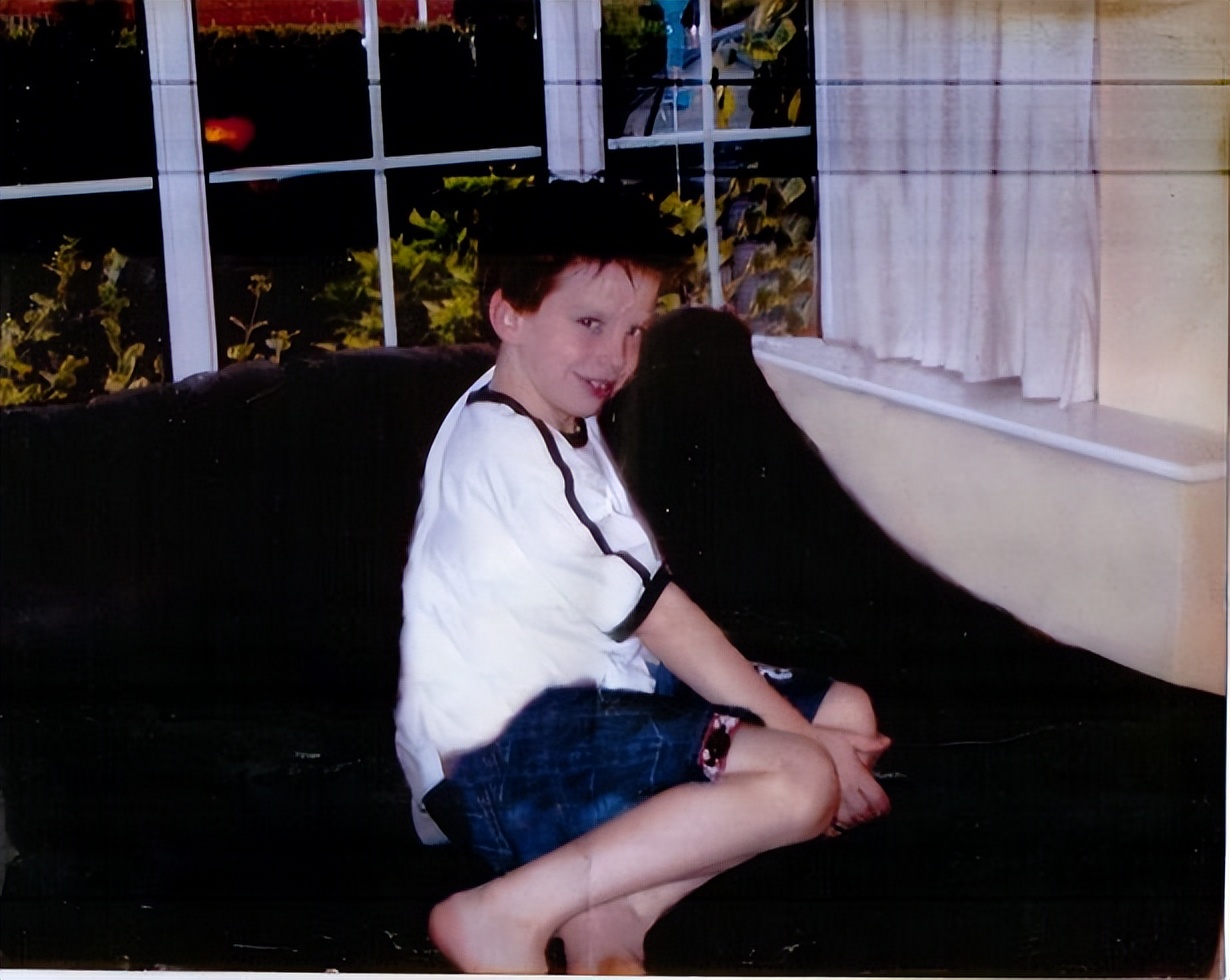 12岁男孩偷母亲衣服,7岁儿子偷母亲贴身衣物