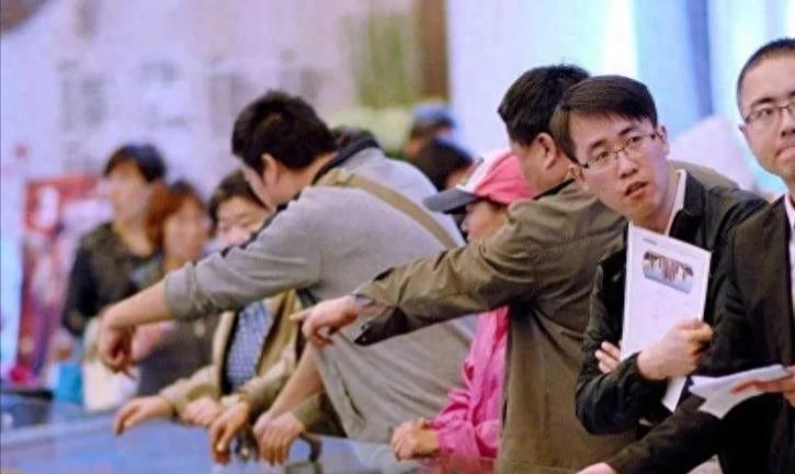 70万房贷30年每年还多少,70万房贷30年利息多少合适