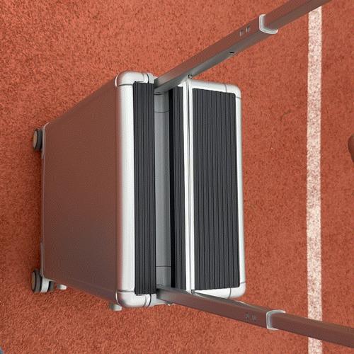 手机NFC解锁+移动办公平台：售价5K的地平线8号领航者登机箱测评