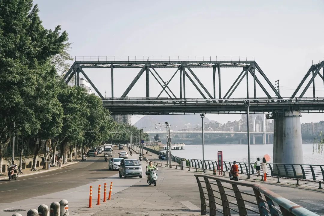 打飞的都要去坐的动车,怎么每站都这么好看