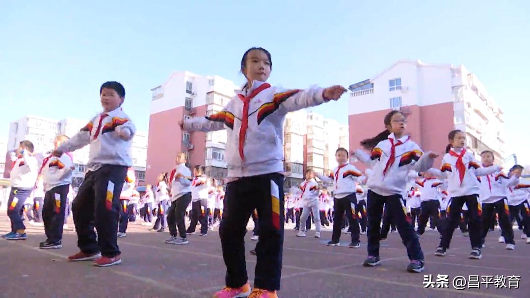 让体育成为伴随孩子一生的礼物,让体育成为生活方式