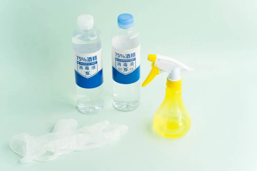 “颐”起辟谣！这些关于新冠的消息都是假的！