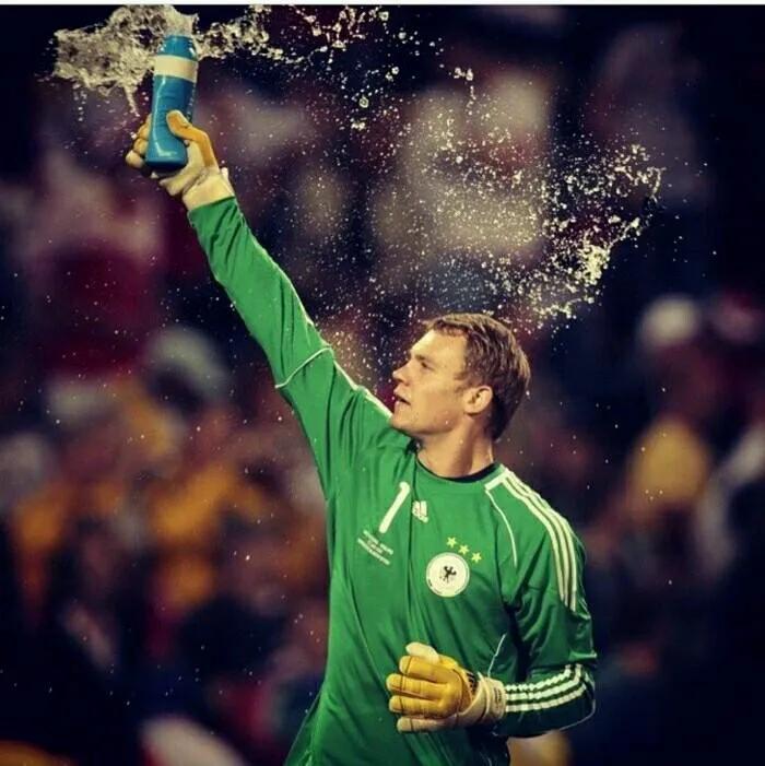 诺伊尔金手套世界杯,德国队门将诺伊尔有多强